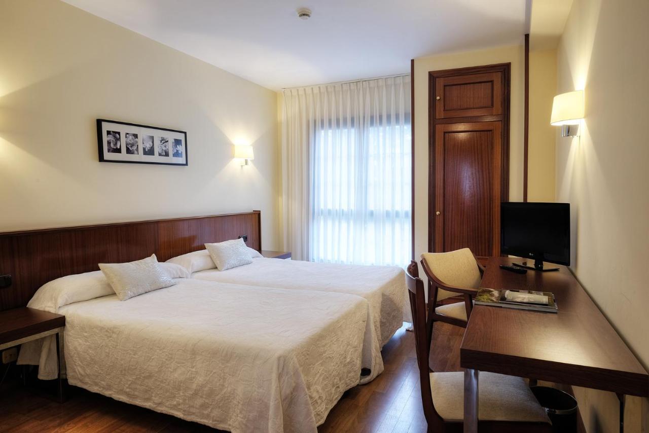 Hotel Y Apartamentos Arias Навия Номер фото