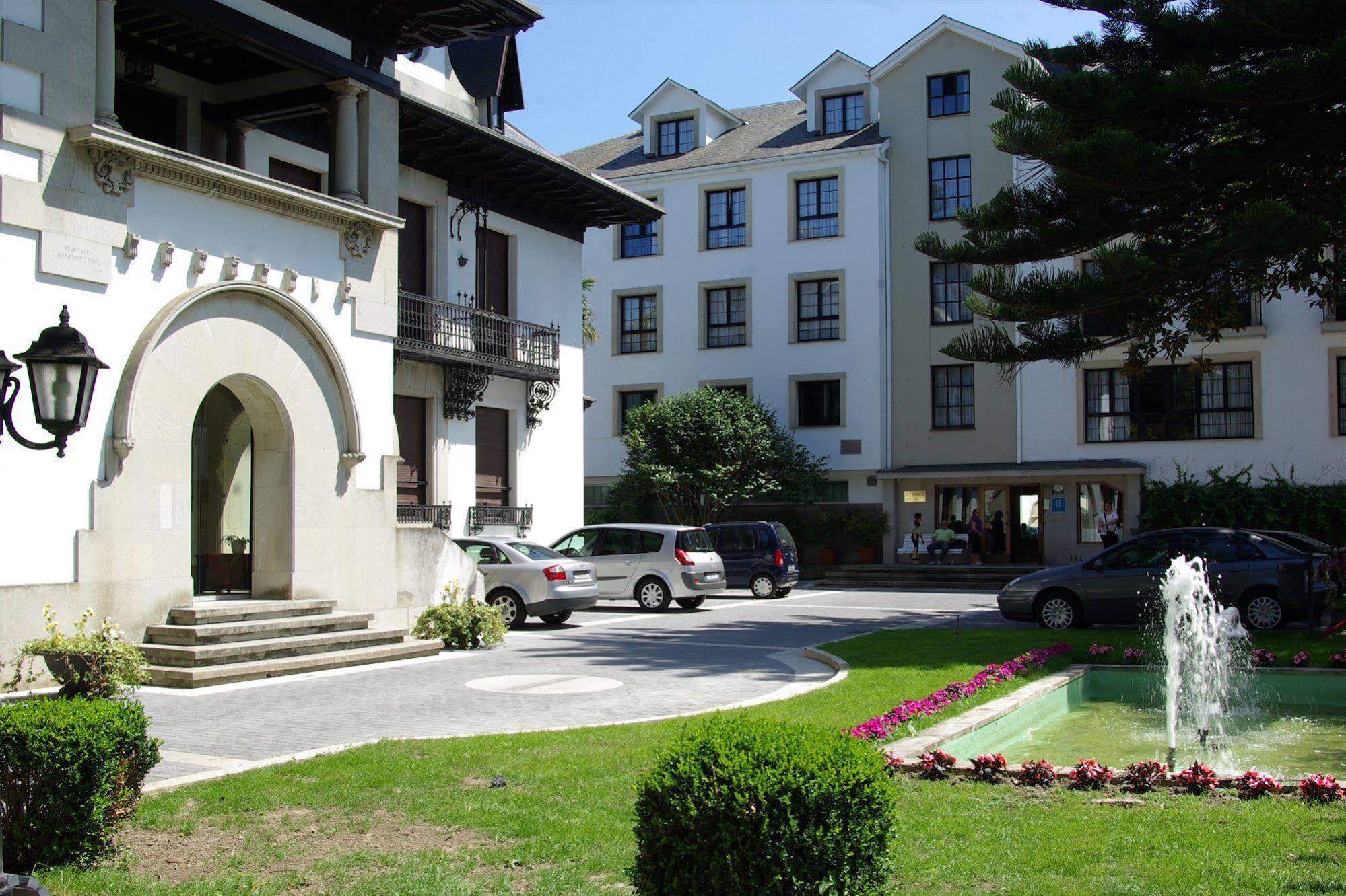 Hotel Y Apartamentos Arias Навия Экстерьер фото