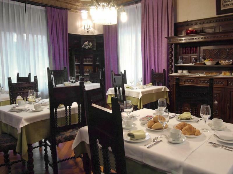 Hotel Y Apartamentos Arias Навия Экстерьер фото