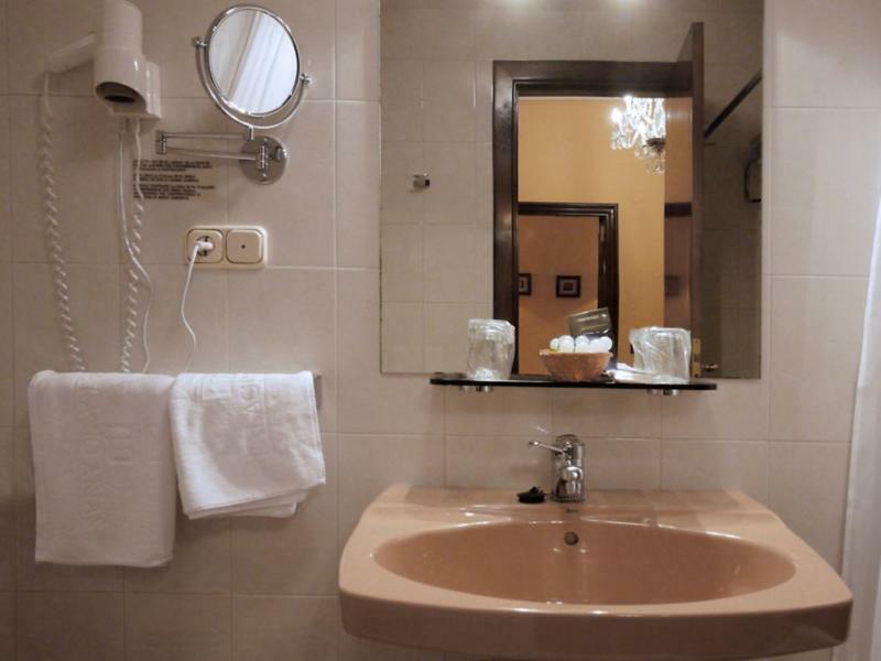 Hotel Y Apartamentos Arias Навия Экстерьер фото