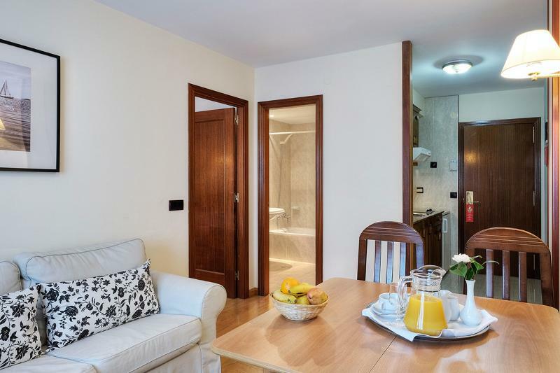 Hotel Y Apartamentos Arias Навия Экстерьер фото