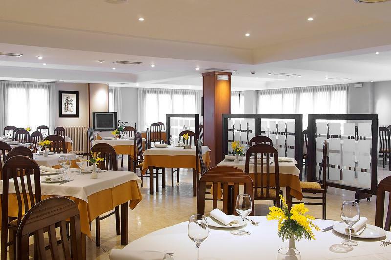 Hotel Y Apartamentos Arias Навия Экстерьер фото